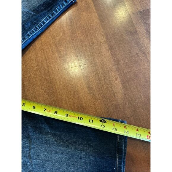 Woman’s silver suki Bermuda shorts size 28 waist - Picture 4 of 4